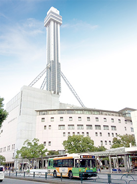 ▲ 会議場、映画館、結婚式場などが入った複合施設「タワーホール船堀」。東京タワーとスカイツリーが同時に見られる展望台が、なんと無料。